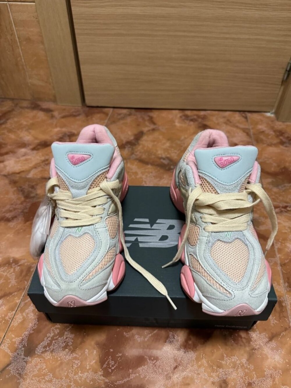 Sneakers with a thick sole, size EU 41.5 / US 8 - Picture 2 of 9